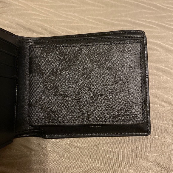 ✅Men’s Coach Double Wallet new with tags 🏷 !!!!!✅ - Picture 4 of 10